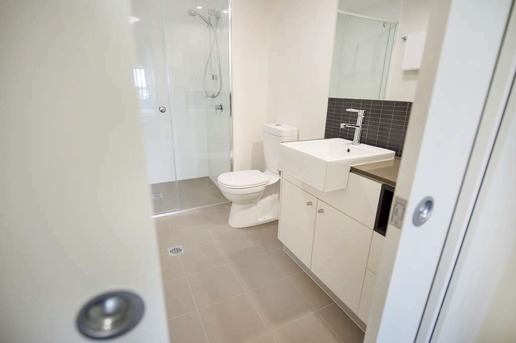 Curtis Central Apartments Official Gladstone Room photo